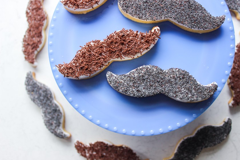 Moustache cupcakes (7 of 16)