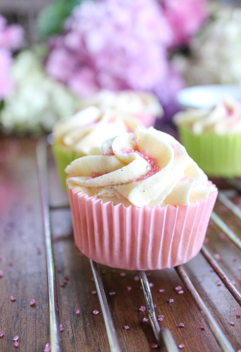 Very vanilla cupcakes (6 of 7)