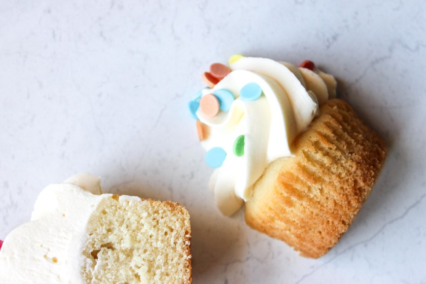 White chocolate cupcakes (12 of 13)